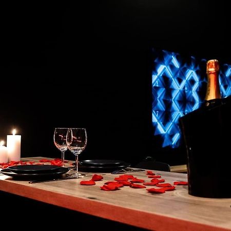 טורקואן Loveroom O Diable Des Plaisirs Avec Jacuzzi מראה חיצוני תמונה