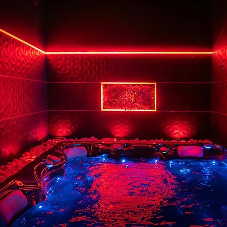 טורקואן Loveroom O Diable Des Plaisirs Avec Jacuzzi מראה חיצוני תמונה
