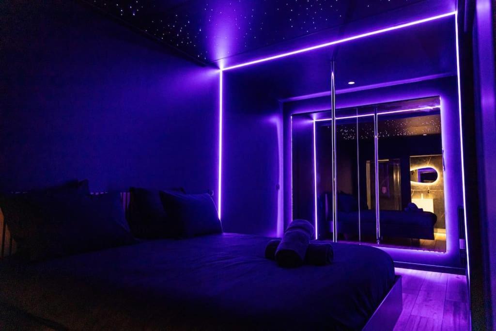טורקואן Loveroom O Diable Des Plaisirs Avec Jacuzzi מראה חיצוני תמונה