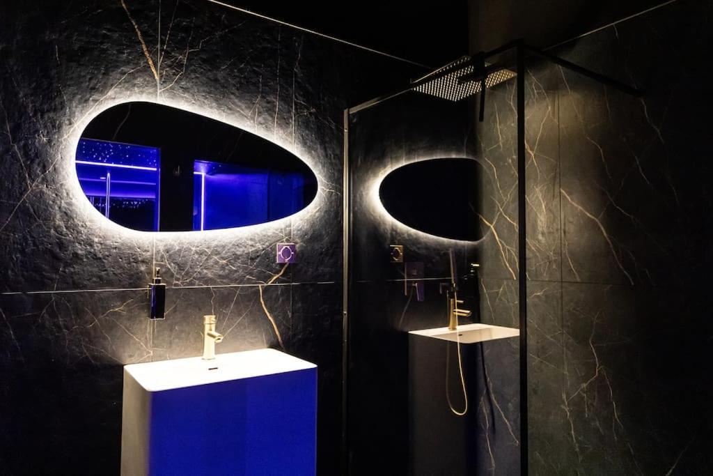 טורקואן Loveroom O Diable Des Plaisirs Avec Jacuzzi מראה חיצוני תמונה