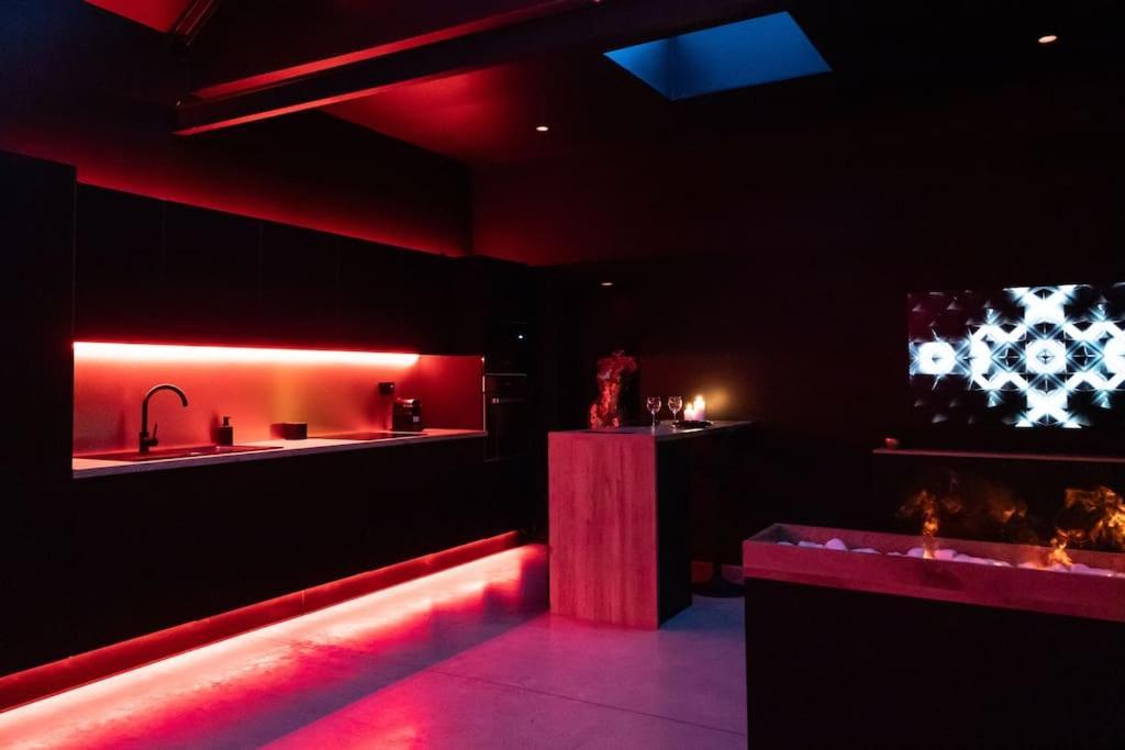 טורקואן Loveroom O Diable Des Plaisirs Avec Jacuzzi מראה חיצוני תמונה